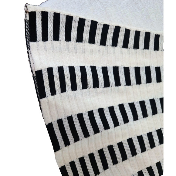 Ann Taylor peplum Black and White striped sleeveless sweater - Picture 8 of 10